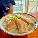 丸吉食堂 - こちら三枚肉そば