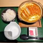 鞍馬 - 料理写真:カツカレー煮込みうどん(ライス付、うどん大盛り無料)