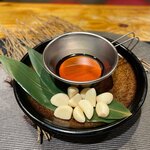 Sumibiyakiniku Horumon Ushimasa - ニンニクの　　オイル焼