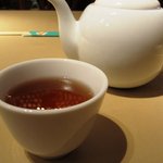 上海朝市 - ポットで出されるお茶
