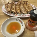 餃子の王将 - この辛さ10倍ラー油が　ええ仕事します。笑