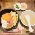 ローストビーフ大野 - 俯瞰。あっさりとしたテールスープがつきます。