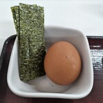 四日市ヒモノ食堂 - 小鉢は生卵と海苔