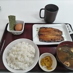 四日市ヒモノ食堂 - ニシンのみりん干しセットで珈琲付 750円。