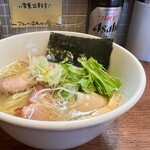 麺処 びぎ屋 - 特製ゆず香る白醤油らーめん