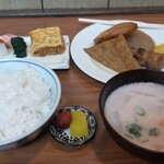 大衆食堂 山田屋 - 朝の定番。早朝なのにおでんはしっかり味が染みている。有り難い、申し訳ない。