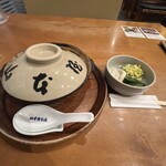 山本屋本店 - 味噌煮込みうどん+漬物