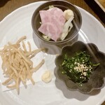 J太郎 - お料理三品（ごぼう天、明宝ハム、青菜お浸し）
