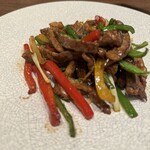 中華バル サワダ - 牛サーロイン肉の青椒肉絲