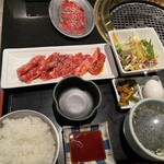 焼肉 炭火亭 - ランチ焼肉定食+お代わり肉（国産赤身ロース）
