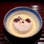 多仁本 - ■虎河豚の白子の玉締め　百合根と木耳
      いきなり美味しい〜！
      ハート型やキツネにも見える、ぷっくりと可愛らしい白子が、玉締めにとても合う♪
      酢橘で爽やかアクセントも素敵。