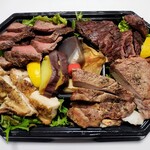 権十楼 - 肉の炭火焼き４種の盛り合わせ(牛肩ロース・牛ハラミ・豚肩ロース・チキン)　4838円