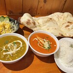 インド・ネパール料理　カラカッタ - 料理写真:Ｂランチ（チキンカレー、ミニほうれん草カレー、ハーフナン、ハーフライス）