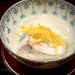 多仁本 - ■塩の鰤大根
      酔いが回って朦朧と？し始めていましたが、一気に覚醒させる一皿(^^)
      こんなに綺麗な鰤大根、食べたことない！本当にお見事です。