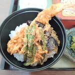 そば処 志奈乃 - ミニ天丼は海老・いんげん・なすの天ぷらがのってます