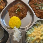 ほんとのインド料理とカレーの店 - 左上野菜カレー、チキンカレー、ポークカレー（全てインドな風味