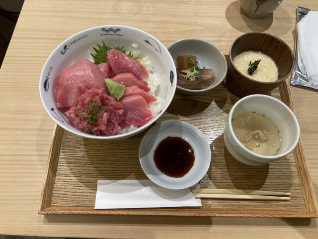 鮪丼 正々堂々、ひとつのメニューで勝負する「本鮪丼なかばやし