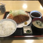 とんかつ世界 - 料理写真:とんかつ定食：1,650円