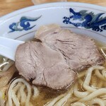 丸長 - チャーシューは歯ごたえあり