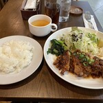 ニユートーキヨー ビヤホール - 今週のランチ（特製肉味噌チキングリル） 980円