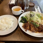 Nyu To Kyo Biya Ho Ru - 今週のランチ（特製肉味噌チキングリル） 980円