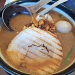 日月堂 - 特味噌ラーメン、味玉に特大叉焼、スープも麺もかなりのモノです