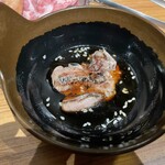 Jingisukan Juttetsu - タレはにんにく絞っても、ちょっと薄味でインパクトに欠けるけれど、肉はどれもグレード高く旨いです。