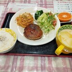 おかず処 たまちゃん - 本日の日替わりランチ（ハンバーグ）