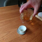 RAVI - 一煎目は中国茶の香りが香り高さが際立ち
      味わいも美味しいなあ❕
      
      ニ煎目は香りも良いけれど、一煎目よりは控えめで
      広がる味わいと苦みの方が香りよりも目立ってきて
      また違った美味しさを感じてた