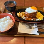 なるみ - 目玉焼きのせ粗挽きビーフハンバーグ定食