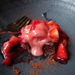 RAVI - これは甘み、酸味、両方で
      1つのデザートの味わいが完成している
      なかなか美味しい味わい❕