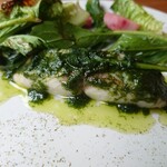 RAVI - サワラは外が焼かれてて中は多くが生にされていて
      オリーブオイルと塩、葉っぱの味わいがシンプルだけど
      旨味と締めがあって美味しい