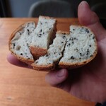 RAVI - 胡麻パン