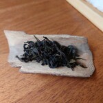 RAVI - 中国茶葉
      ◯中国茶
      茶葉に一度湯を通して洗茶されてから
      一煎目を頂いた
      
      中国茶は一度お湯で洗茶することにより
      茶葉を開かせ、香りが立つんだよねえ