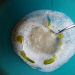 RAVI - 菊芋の甘みと土臭さのある味わい
      トリュフの香りを纏ったオリーブオイルと
      爽やかで面白い味わいのカンボジアの胡椒
      
      ふんわりとしたクリーミーな味わいと
      爽やかな味わいも足されてて面白くて美味しい味わい