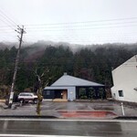 RAVI - 店舗外観、駐車場