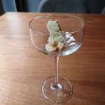 RAVI - ▷デザート
      紅花とだいだいのクリーム、
      ピスタチオのメレンゲのクッキー
      ホワイトチョコのパウダー
      との説明
      
      話し込んでたので味わいのメモを
      すっかりと忘れちゃってる❔(笑)