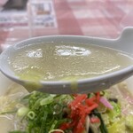 Tenshin - 鶏ガラと塩、かなり薄めのスープでした