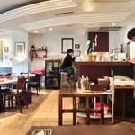 サンパミニヨン - 店内のテーブル席の風景です