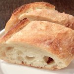 サンパミニヨン - ブイヤベース+ティー 1780円 のパン