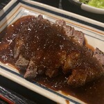 Ishokuya Marumi - ステーキには野菜の甘味が効いたジャポネソース