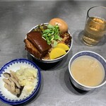 貯水葉 - 魯肉飯　小鉢　薬膳スープ