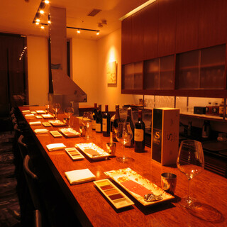 カウンター席１０席の貸し切り可能でございます。