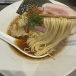 Ramen Break Beats - 三河屋製麺の中加水もっちり麺。麺の太さによる食感、スープとの相性、喉越し、茹で加減が抜群。