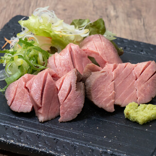 ◇Recommended Cow tongue menu◇Smoked carpaccio, roast beef, etc.