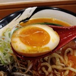 俺の中華たなか家 - 「味玉」蓮華リフト⤴️