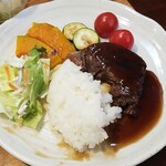 キッチン ブルー グローブ - ご飯、サラダを乗せます、ソースは美味いです