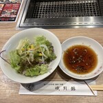 明月館 - サラダと焼肉のタレ　アッサリ食べやすい