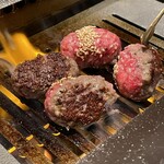 焼肉 神宮 - 名物和牛生ハンバーグ
      トリュフ香る卵黄と供に〜　