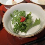 一碗水 - 春菊と水豆鼓の和え物